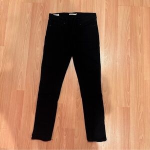 Levi’s women’s 711 Skinny Jeans Black
